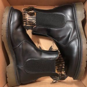 2976 Smooth Dr. Martens Chelsea Boot